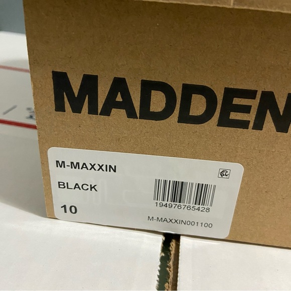 Madden Maxxin Mid Height Slip On Chelsea Boot - Picture 8 of 8